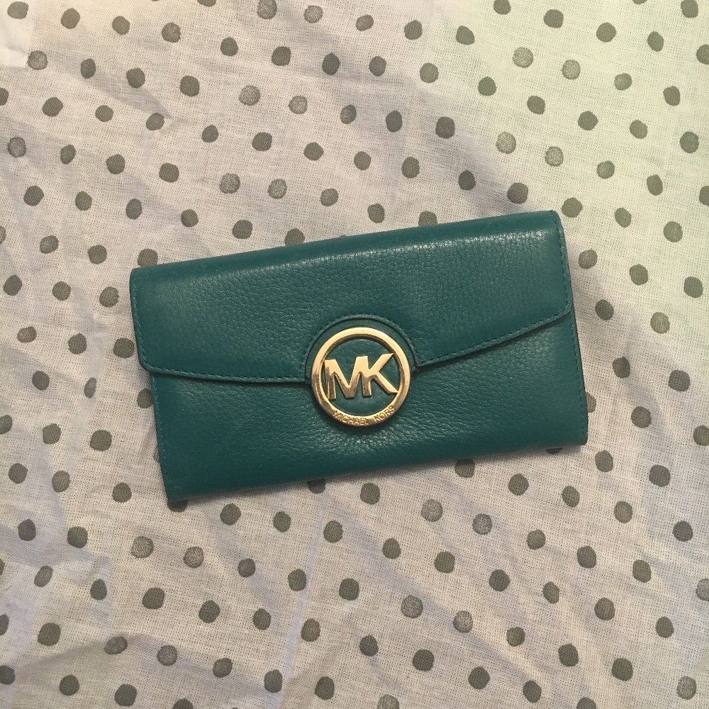 Authentic Micheal Kors Wallet GUC